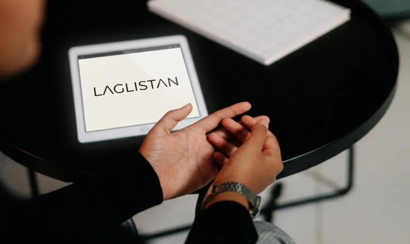 När lagarna uppdateras flera gånger om året – så digitaliserar svensk industri sitt compliance-arbete